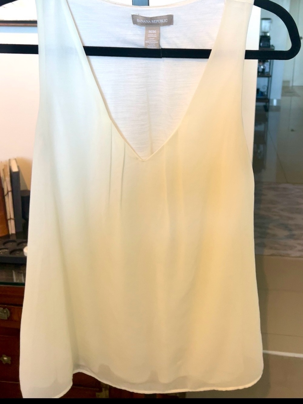 Banana Republic Cream V-Neck sleeveless elegant flowing top